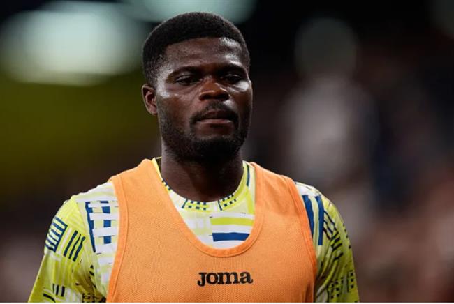 Thomas Partey co the doi dau voi Spurs chi vai gio truoc khi ra toa.