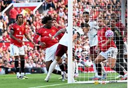 MU để thua Arsenal bởi sai lầm của thủ môn Altay Bayindir 