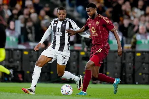 Arsenal dang theo duoi Evan Ndicka.