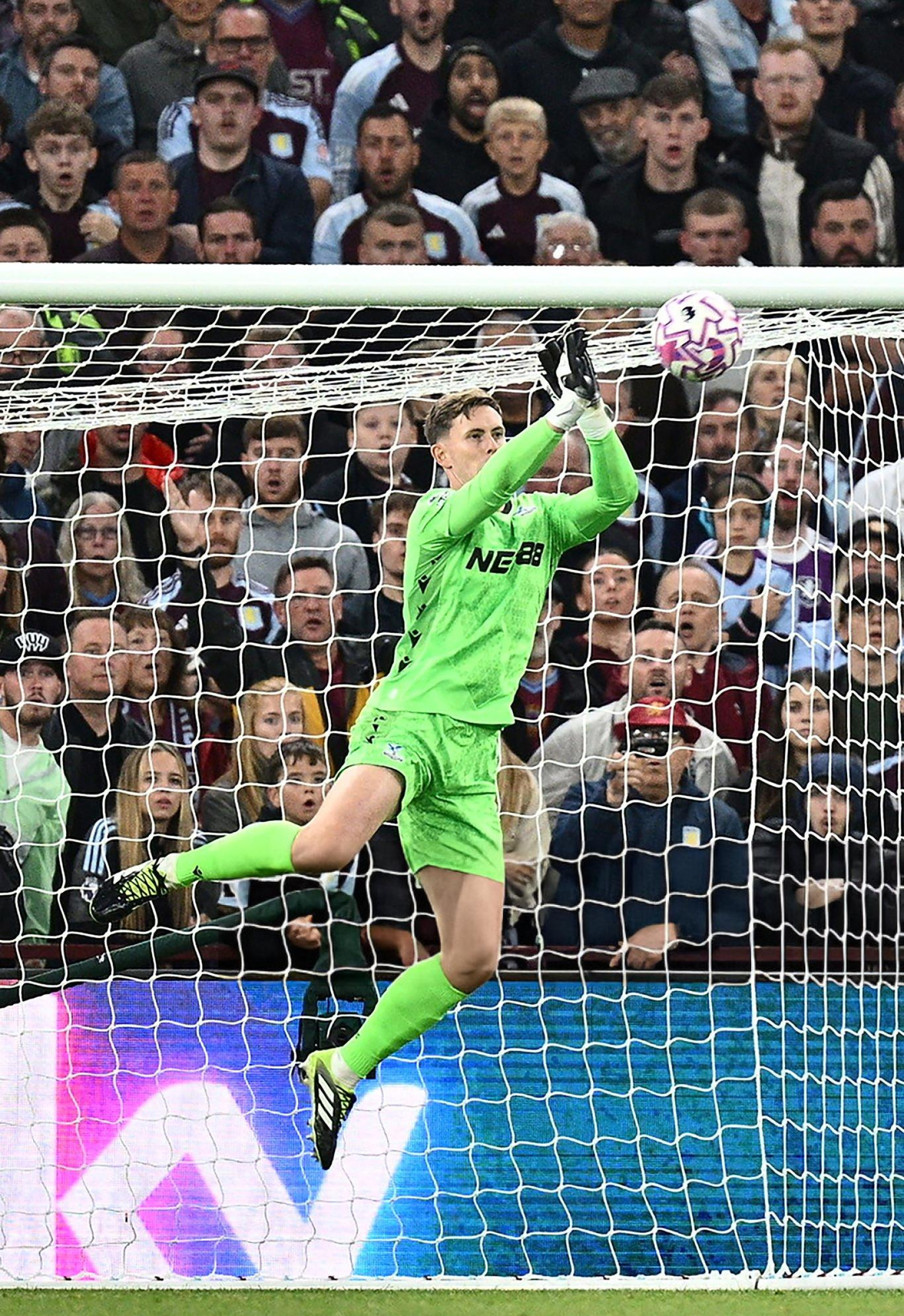 Dean Henderson lại tiếp tục khiến Quỷ đỏ phải tiếc nuối 1